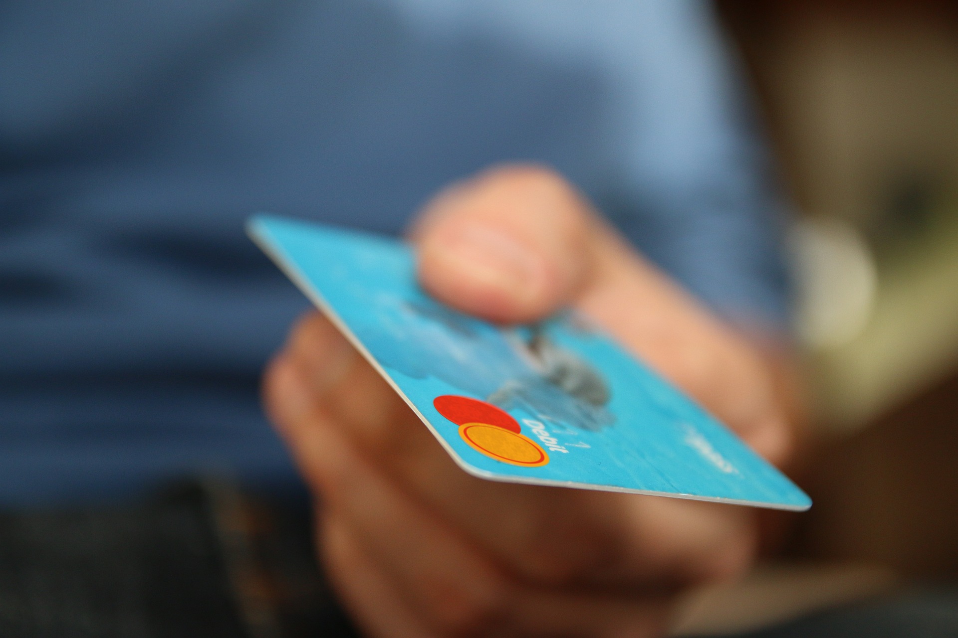 Karta kredytowa – Jak działa i jak jej używać, aby uniknąć niepotrzebnych kosztów
